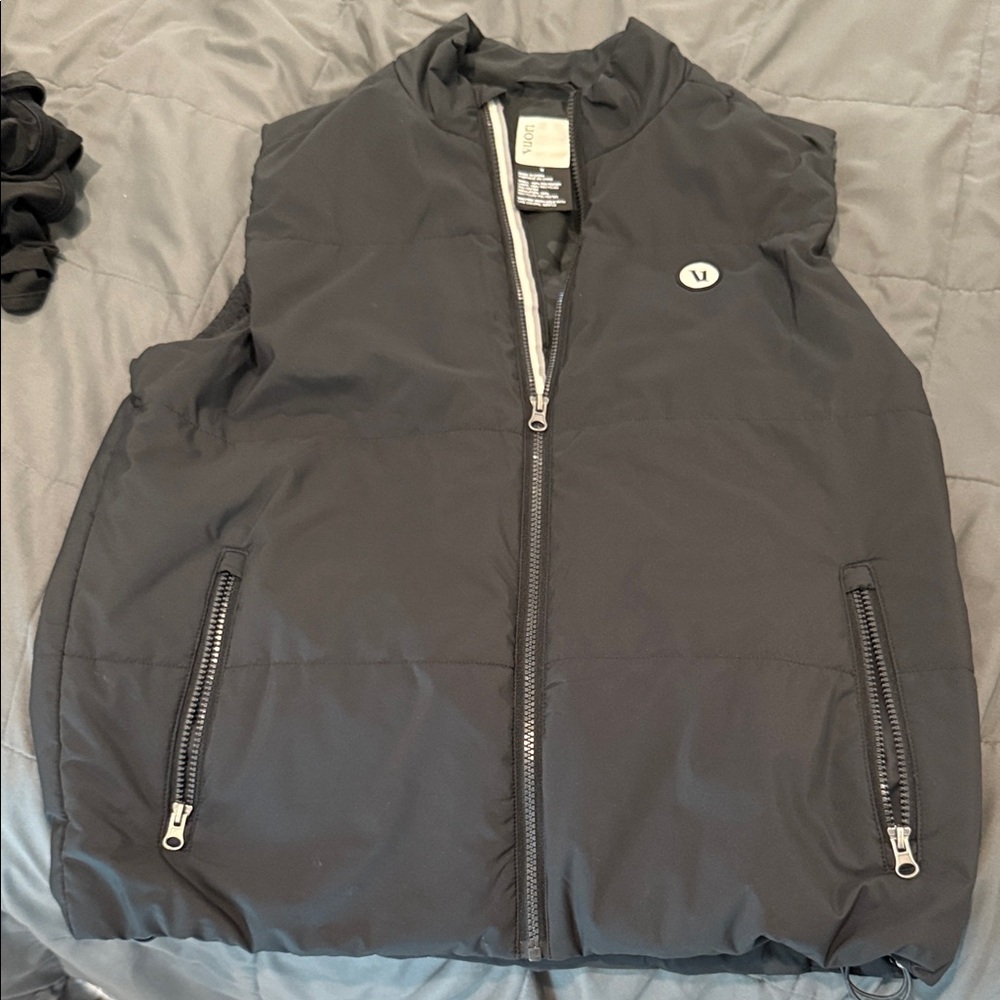Vuori Men's black lightweight vest
